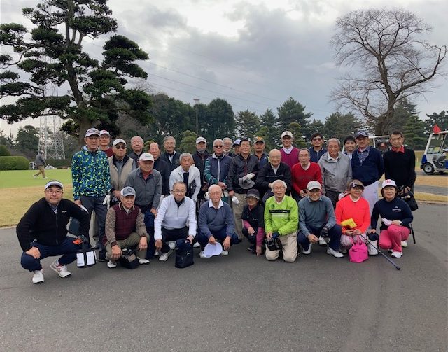 第51回新宿稲門会ゴルフコンペの参加者集合写真